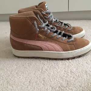 Women’s puma sneakers